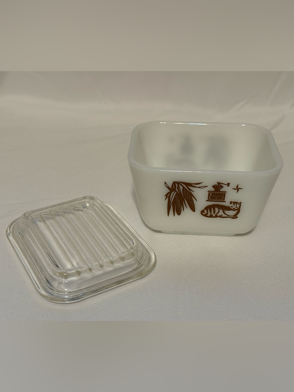 Pyrex Early American Refrigerator Dish